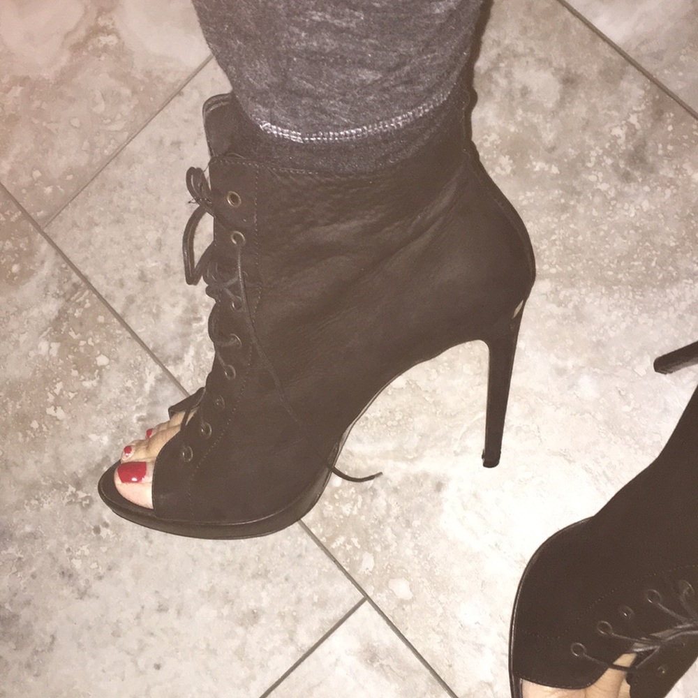 BURBERRY BLACK REAL LEATHER LACE UP PLATFORM PEEPTOE EUC BOOTIES SIZE EU…